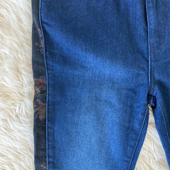 Anthropologie Pilcro High Rise Floral Contrast Skinny Jean - Picture 12 of 13